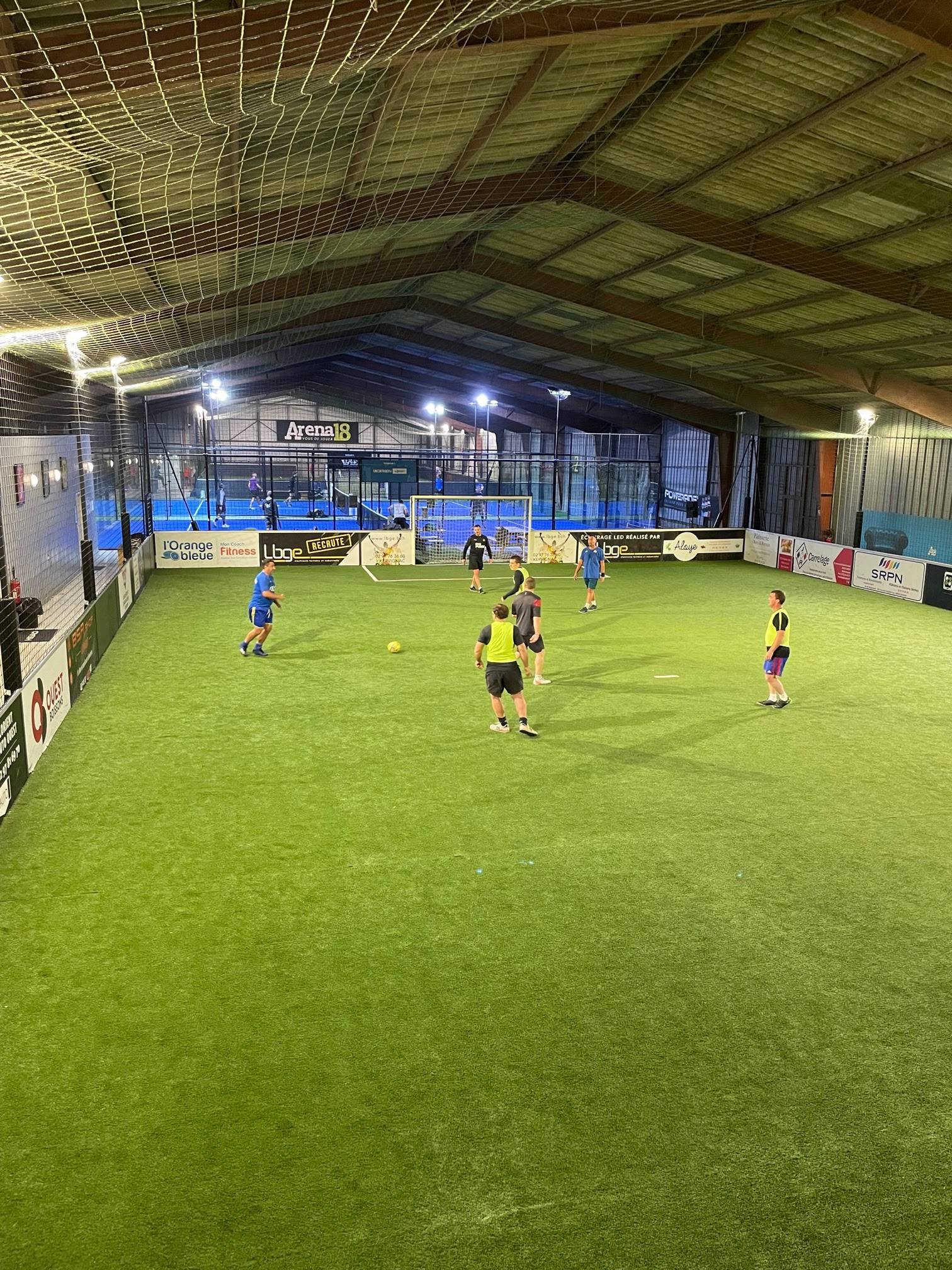 ARENA 18 / Soccer / Padel / Lancer de hache
