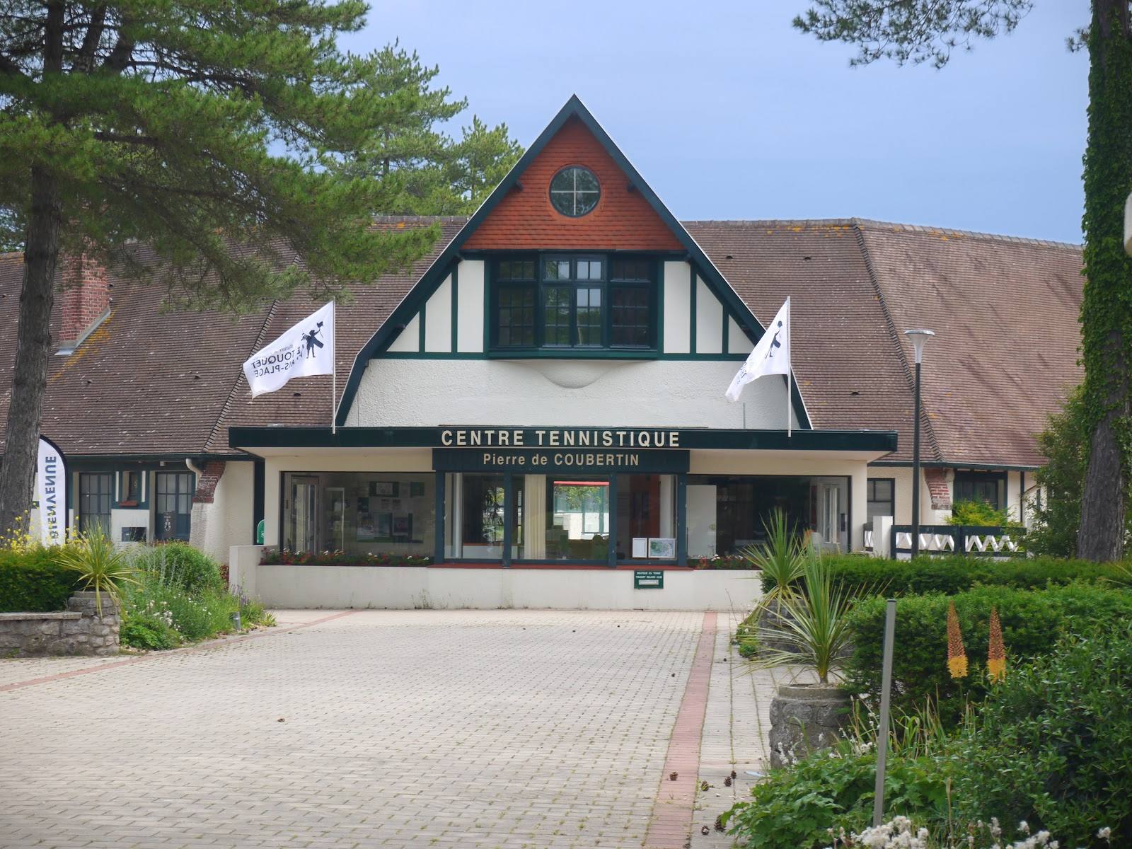 Centre Tennistique Pierre de Coubertin | locations de courts, abonnements et stages