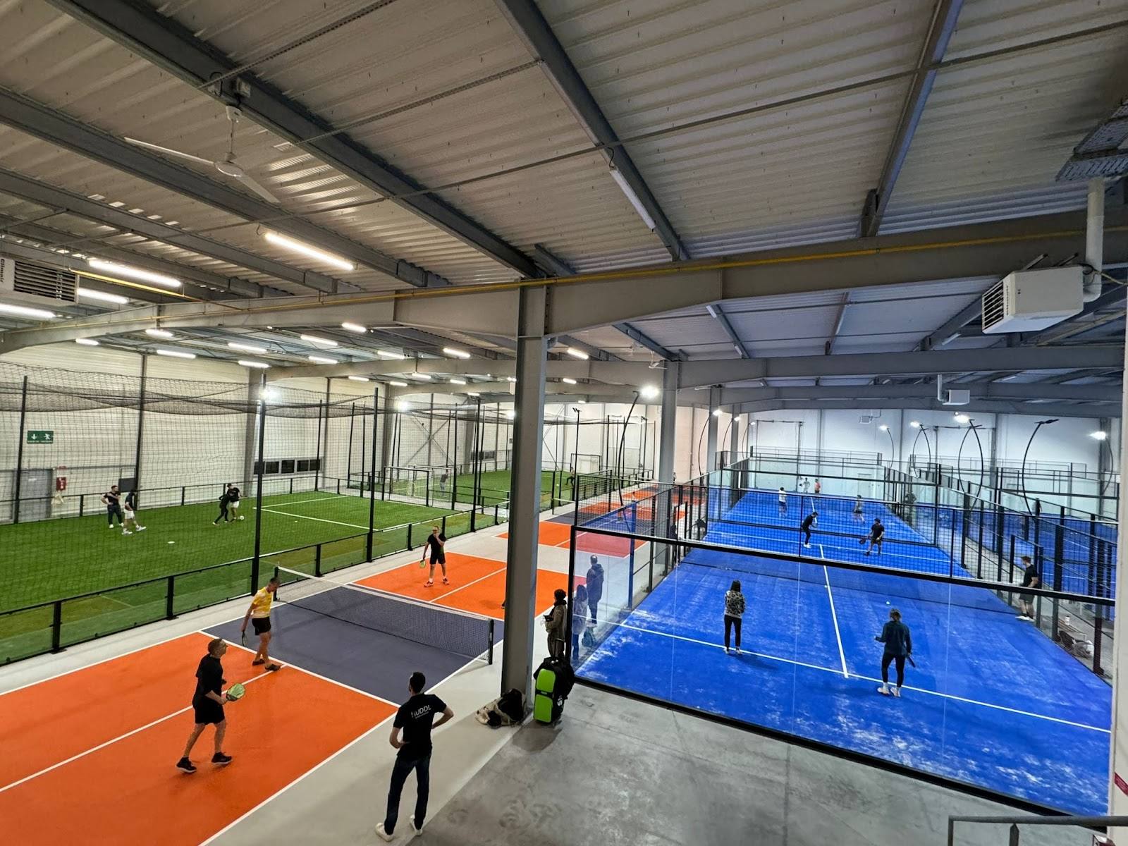 HuddL La Roche - Padel, Foot5, Pickleball, Séminaire, Bar & Restaurant