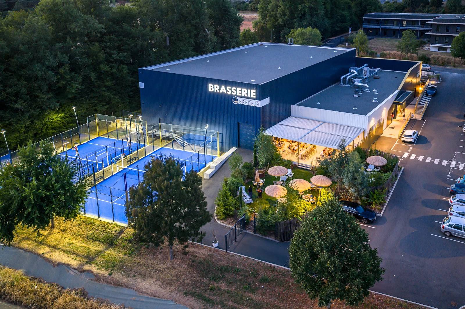 La Bandeja-Perigueux -Restaurant Padel-Golf Simulateur-Boutique-Institut De Beauté-Salle De Séminaire-Borne Recharge