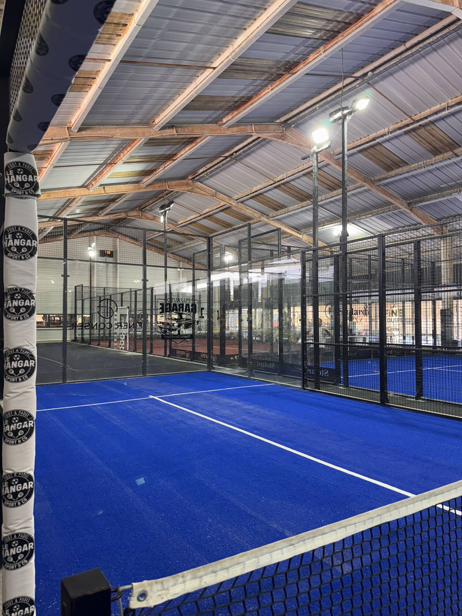 LE HANGAR