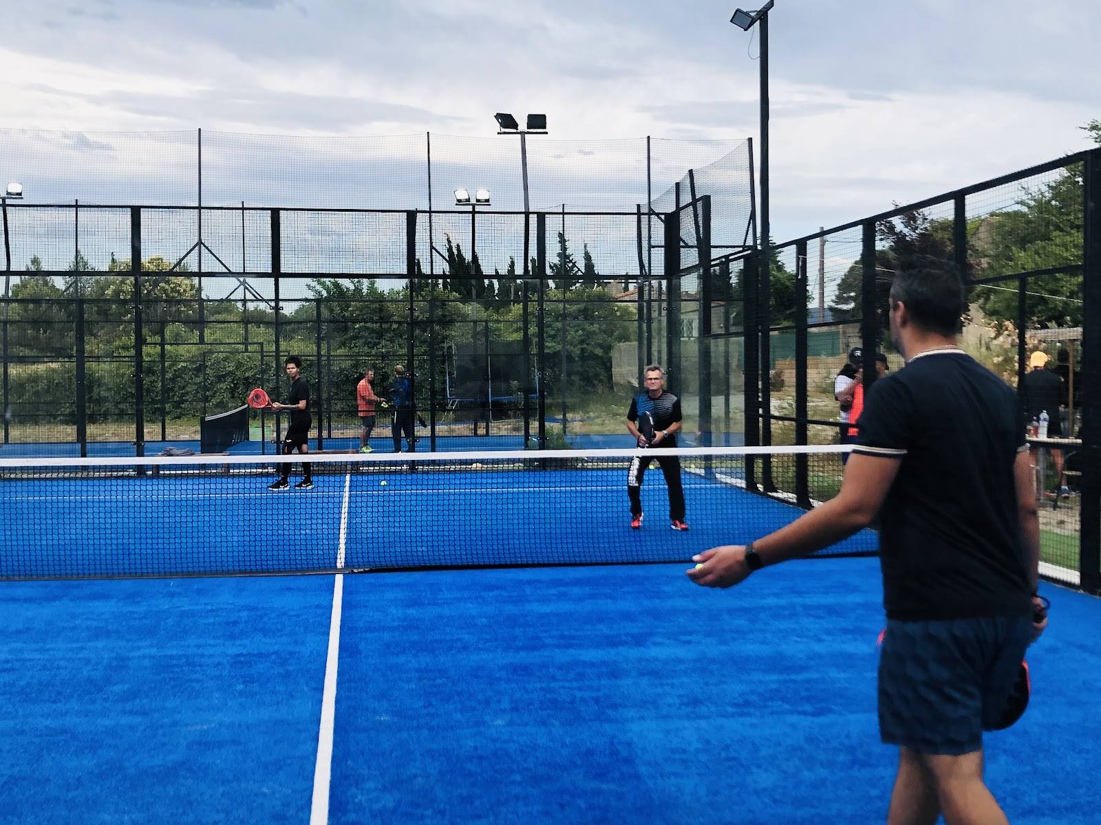 Le Paradis PADEL SQUASH Bar Restaurant Events Location de Salles