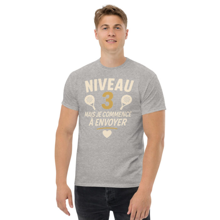 T-shirt Padel – Niveau 3 : Mais je Commence à Envoyer ! – Image 9