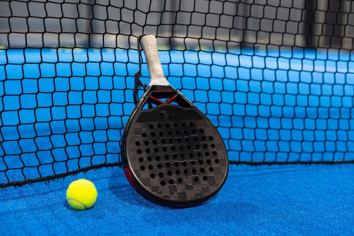 Le Padel des Deux Mondes : Un Phénomène Sportif Global – illustration