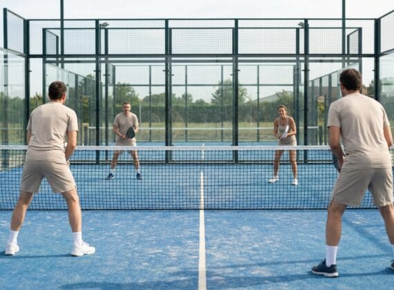 Padel indoor ou outdoor : que choisir ?