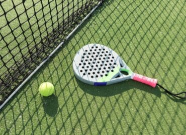Racketeer à Londres : Le Padel Luxueux en Bourgogne Débarque – illustration