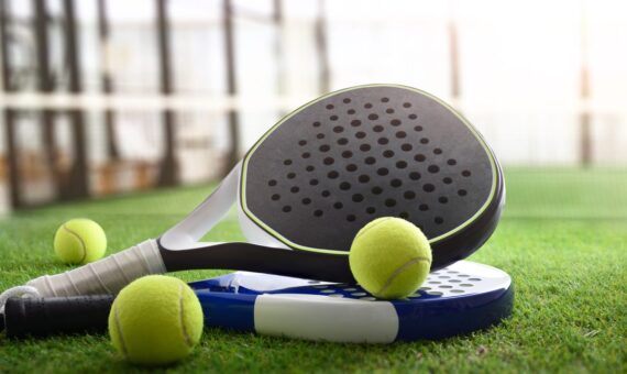 Matt Kilgallon Brille lors du Premier Classico de Padel du Yorkshire – illustration